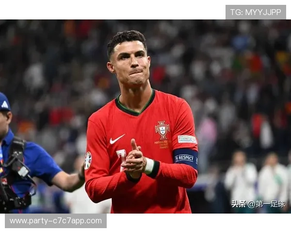 已婚足球球星赛场辉煌家庭温馨双重身份成就传奇人生