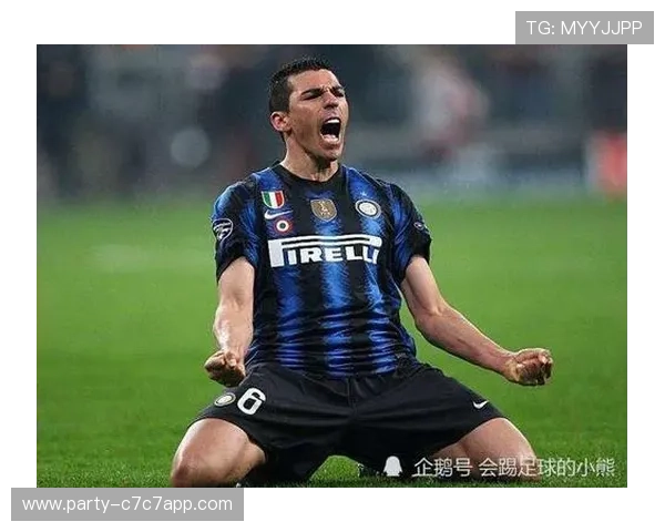 足球巨星品尝中国零食反应超萌让人捧腹不已完整版视频呈现