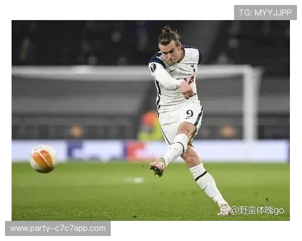 足球球星驰骋赛场瞬间高清动感图片展现速度与力量